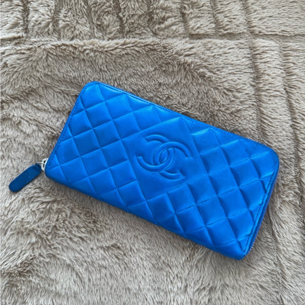 CHANEL Iridescent Lambskin Quilted CC Zippy Long Wallet